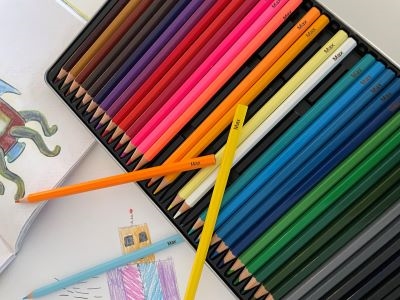 Farveblyanter med navn til skolestart